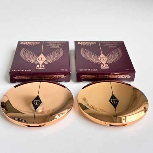高端品质 认准质量Ct定妆粉饼8G！色号：1#Fair，2#Medium。