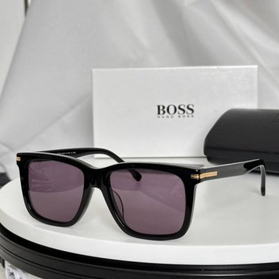 老板Bos*型号：Bo1598 S，Size: 55-17-140无敌百搭板材无框款上脸修饰脸型，一直以风格为灵感展开设计，镜腿金属Logo高档大气让你即刻拥有