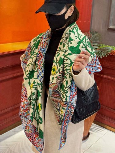 羊绒新款买了都说好看推荐爱马仕双面同色羊绒方巾 美洲豹与蜂鸟双面同色140 顶级工艺超值爱马仕专柜爆款立体呈现图案纹路实物档次极高特殊工艺高端研发惊艳问世特殊尖