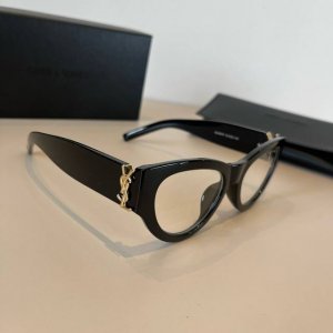 ysl 圣罗兰23新款来喽Slm94 金黑 侧面的Logo Ysl金属标很有质感，遮脸效果很棒 许多明星网红同款杨蓉新剧“二十九”中就有佩戴～一整个霸道女总裁的