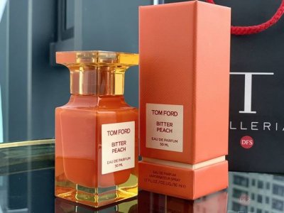专柜品质 tf 苦桃 香水50Ml Bitter peach这款香水真的很适合亚洲人 闻起来非常可口 前调是多汁的桃子和捏爆的橘子 中调是温柔低调的花果香 后调