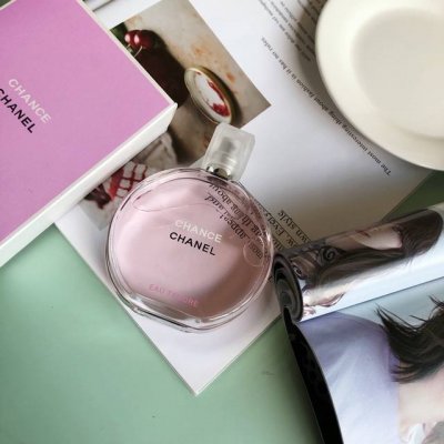 专柜品质 Chanel 香奈儿粉色邂逅香水 这款香水以清新花香为主调，充分表达了时代女性充满活力和勇敢果断的一面，邂逅香水是香奈儿第一款圆形瓶身的香水，对于香奈