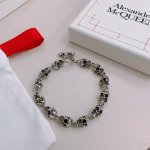 新款Alexander Mcqueen 亚历山大 麦昆 手链 专柜一致原版定制 骨子里那种叛逆浮夸朋克可内心又向往着美好的焦虑，对美的另一种诠释 男士火爆款出货