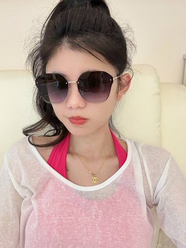 Gucci 新款尼龙太眼镜，无框钻石 切边更有质感，大气女人范儿，大脸小脸都好看 ！型号：G1240