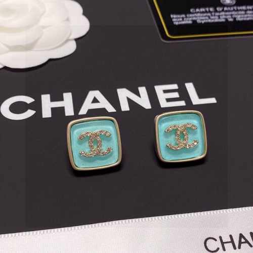 Zp打版 新款小香 Chanel 双C耳环耳钉。 浅蓝色优雅大方精工设计 雕刻 非常修饰脸型 青春活力 一眼就被这款吸引了 非常漂亮的颜色搭配 时尚又俏皮