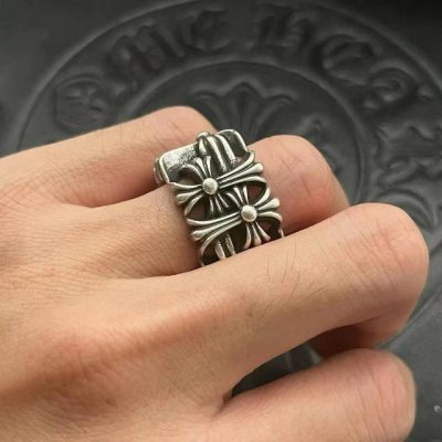 专柜品质 Chrome Hearts克罗心 经典复古十字架墓葬戒指 凹凸造型不同的花纹设计风格呈现出与众不同 十字架童军花是克罗心的标志 所以更经久不衰 正品打