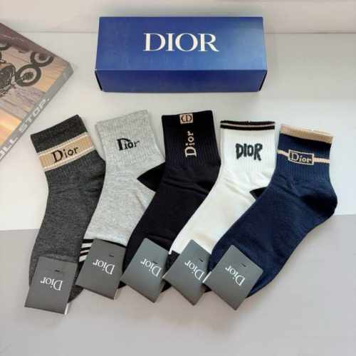 配包装 一盒5双 Dior 迪奥 新款男款袜子！纯棉面料，火爆Ｄ图案，专柜同步中筒袜子，大牌出街，潮人必备超好搭
