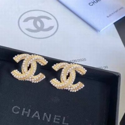 卖疯了小香官网主推爆款精工版小香 最新 Chanel 微镶晶钻珍珠字母纽绳耳钉耳环CaméLia 字母新款珍珠出货 明星同款，原版清晰Logo字印美美哒漂亮极啦