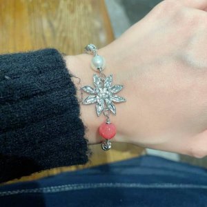 Chanel香奈儿 中古 手链原版复刻Logo 小香家的款式真心无需多介绍每一款都超好看，精致大方，非常显气质