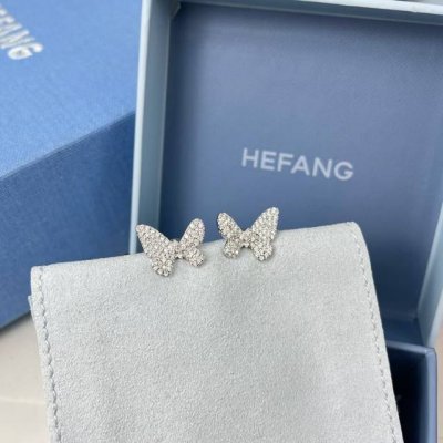 新品Hefang何方闪闪蝴蝶耳钉。