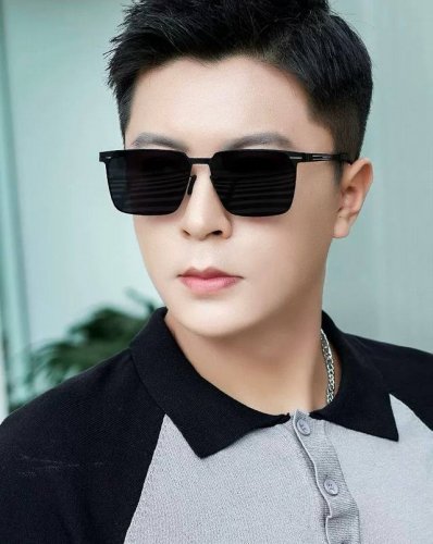 Lv 2025新款男女情侣款太阳镜多边形墨镜Ip电镀永不褪色 超轻超有弹性整幅眼镜无螺丝重要的是压不坏 高清尼龙镜片 精湛的工艺 原版材料 休闲大气不挑人的一款