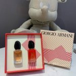 高端品质 Giorgio Armani 阿玛尼挚爱Si女士香水小样两件套7Ml 1黄色挚爱 2红色挚爱 适合放包里随身携带，颜值高又实用，香味清雅又高级，绝对无