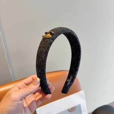 配包装 Chanel 香奈儿 最新款小香发箍，新品巨显脸小头箍，网红爆款推荐 搭配高端双ＣLogo ，超精致时尚百搭！