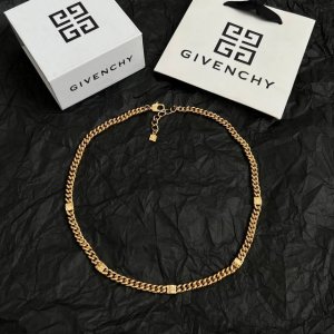 p170 Givenchy 纪梵希 项链，高端品质专柜同材质，独家实拍，采用金属材质手工组装出(G)形链环，呈现粗犷，现代又中性的风格，时髦单品，日常刷街搭配拍