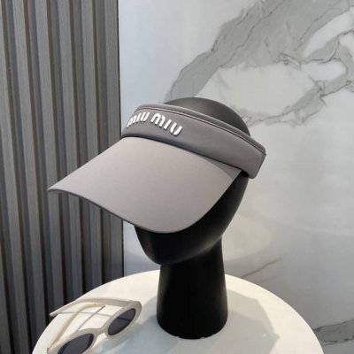 miumiu缪缪 夏日冰丝空顶帽 空顶防晒帽不耽误扎马尾~ 冰丝面料实用又好看！ 大帽檐的设计能有效的阻隔紫外线 多色可选