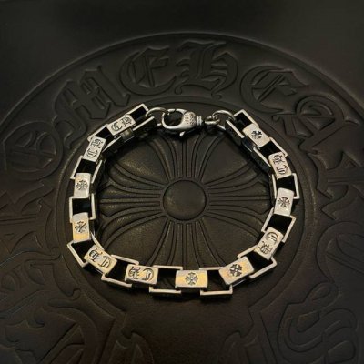 新款 专柜品质 Chrome Hearts克罗心 经典复古多元素手链 ，快手 Ins 小红书热门，凹凸造型不同的花纹设计风格呈现出与众不同 十字架童军花是克罗心