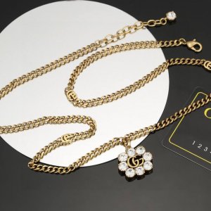 Gucci 专柜同步 古驰复古做旧项链 选几款心仪的首饰来点缀美美的你 上拔草很久 古驰 Gucci 高端定制 原版打造 上身超级好看 非常复古时尚的一款 Gu