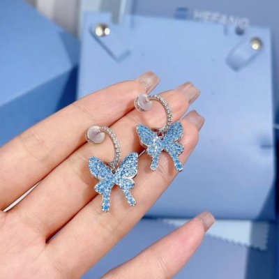 新品Hefang何方闪闪蝴蝶耳环。