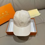 批100 新款出货！ 配盒子布袋，Lv路易威登新款原单棒球帽， 真皮印花，专柜1:1开模订制，精准对花。原版头层牛皮+纯棉内里，轻盈透气，质量超赞，头围56左右