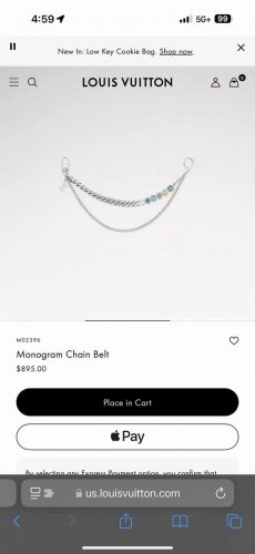 Lv Figaro 腰带链 Lvfigaro 腰带链以莹泽黄铜锻造双链设计，再令品牌经典标识巧妙嵌入链环之间。 Lv 字母装饰于一端优雅垂坠，弹簧扣实现轻松固定