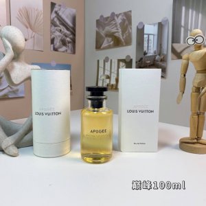 高端品质 Lv路易威登 Apogee 颠峰100Ml 香调：铃兰、五月玫瑰、木兰、格拉斯茉莉、愈创木、檀香木 香评：这是一款空灵自然地纯花香型香水。Apogee