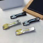 chanel小香 chanel发夹 皮革彩色Logo边夹刘海夹压夹日常精致小单品 气质百搭小仙女必入单品 宝藏款 闭眼入推荐款 一对
