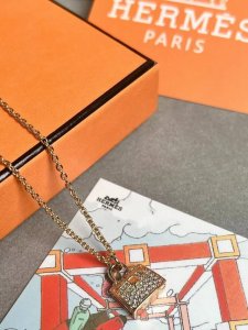 爱马仕 Hermes 玫瑰金 Kelly 满钻项链 就是如此吸睛我看上第一眼就移不开目光了想带走