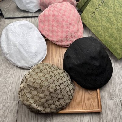 特价￥60。G家。【前进帽】 版型特别正 特别精致！ 前进帽复古时髦感拉满！ 简约的设计毫不单调 戴上就可以出门 对于懒人简直不要太友好！材质：纯棉！头围：58