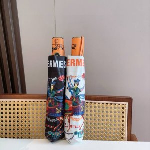 爱马仕 Herm S 新款 极品H家三折自动伞重磅呈现 以其精湛的工艺技术和源源不断的想像力 新涂层技术伞布 带来令人惊喜的遮光效果 让防晒及隔热性能更优保障