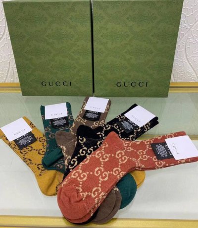 特 Gucci 古奇G家经典中筒女款袜子 一盒五双 专柜同步长袜 超级经典的双G标志百看不厌纯棉材质 双针双路织造 上脚透气柔软舒适 全品相订单 超级Nicei