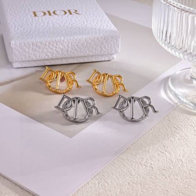 项链 耳钉 Dior 迪奥 项链耳钉 专柜新款上市 美得不要不要的 唯美 浪漫 人手必备款 火爆小红书 精选Z批一致材质 超 Nice