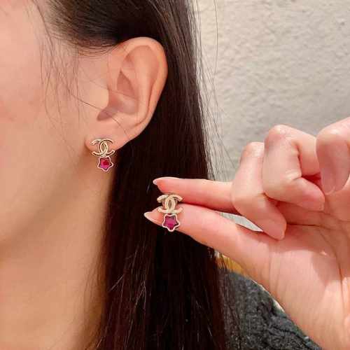 Chanel香奈儿 中古 耳钉小香家的款式真心无需多介绍每一款都超好看，精致大方，非常显气质.