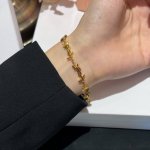 编号Ysl0006 Ysl*最新款手链 一致Zp黄铜材质 ysl新款Logo手链 时尚辨识度十足 秋冬必备单品
