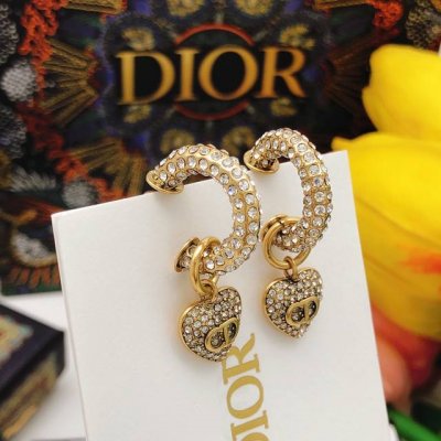 编号Ded0130 原单货 新款Dior 迪奥镶钻心形爱心耳环专柜一致黄铜材质 超级有质感