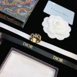 dior迪奥 新款 Cd戒指 现货即发 爆款随时断时尚造型设计 很漂亮 专柜材质