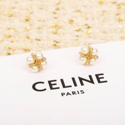 高品质 细节如图 Celne 方块珍珠耳钉 时尚简约 又很有创意的设计 非常仙 非常柔美 落落大方 颗颗施华洛珍珠+施华洛钻 非常的有质感 每一对都是精品 越简