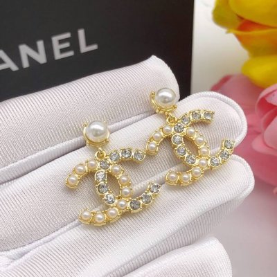 P60编号Xed0315 Chanel 原单新品 小香双C边钻边珍珠耳钉 高端品质，专柜1:1开模，专柜原版同黄铜材质！高级925银针防过敏处理，Cnc工艺，细