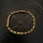 新款 专柜品质 Chrome Hearts克罗心 经典黄金色复古十字架手链 凹凸造型不同的花纹设计风格 呈现出与众不同 十字架 童军花是克罗心的志 所以更经久不