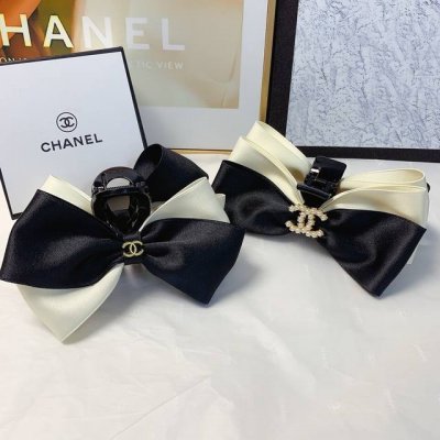 Chanel小香 chanel发夹 蝴蝶结Logo抓夹 气质百搭 日常精致小单品 小仙女必入单品 宝藏款 闭眼入推荐款 单个配发箍盒