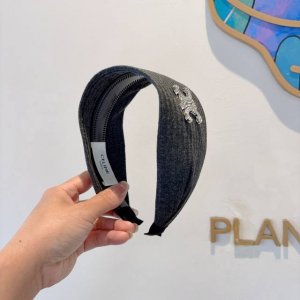 配包装 Celine 赛琳 新品字母毛线宽版发箍，佩戴舒适无压力，造型搭配必备！时尚外出百搭款发饰！