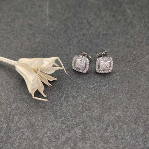 上新 David Yurman 四方钻满钻耳钉。 编号Dyeh-030