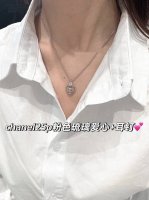 编号Xxl0275 Ch*Nel最新款蓝色爱心项链 一致Zp黄铜材质 上身图