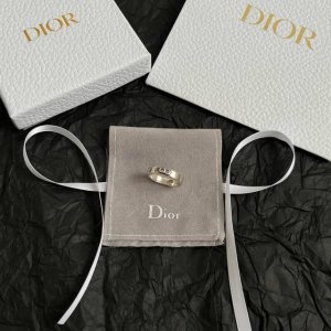 【P100】Dior 迪奥 中古 戒指 专柜一致上新 精选原版一致 黄铜材质 甜美气质高雅。 码数：678码
