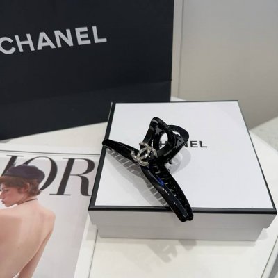 p 60配包装盒 chanel (香奈儿)最新小香大抓夹，简单实用，时尚潮流！小姐姐必备单品
