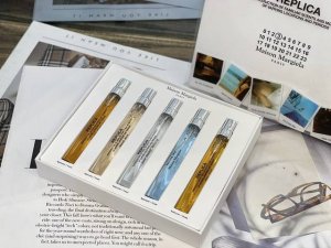 专柜品质 Maison 马丁马吉拉试管五件套香水五件套，5×10Ml，带喷头，味道分别为: 沙滩漫步、慵懒周日、壁炉火光，航海日记，爵士俱乐部
