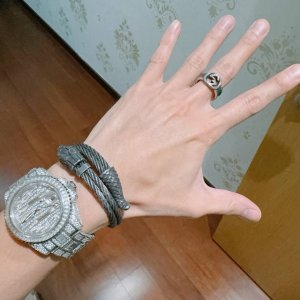 古驰手镯手环纯手工打造最新款手镯档次更高明星同款Anger Forest系列双G经典款系列复古银古驰手环 细节对版做旧处理 非市面亮面版型 这款一直在出 古驰里