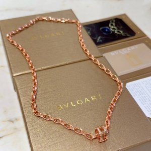 宝格丽项链V金材质 Bvlgari宝格丽 Divas Dream 系列 品相完美 细节无敌 那种独特的色泽完全无可挑剔 再缀以经典指环外形设计 简约之余却又优雅