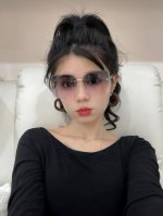 爱马仕 经典的方框设计 不挑脸型 无论搭配大衣还是连衣裙都非常显气质镜片预防紫外线 型号 H5770
