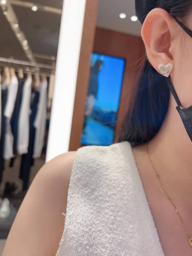 我们出品 Zp2250！量大咨询客Fu Vivienne Westwood Z 1730，宝宝，什么是快乐星球，来，这就是快乐星球！绝美贝母爱心土星耳钉，闭眼入