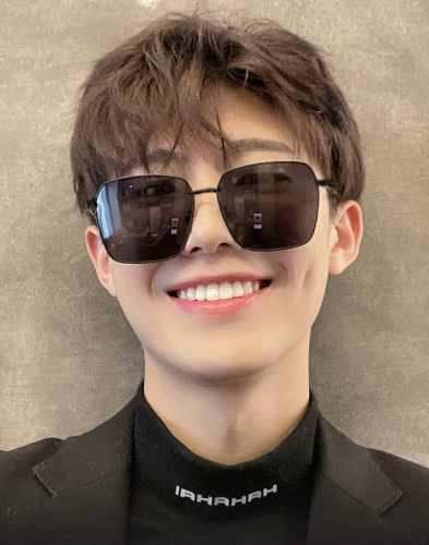 Gucci-2025新款情侣款偏光太阳镜、完美品质，独特设计 适合各种脸型，经典太阳镜 超个性 古典与时尚的结合啦 型号：G202